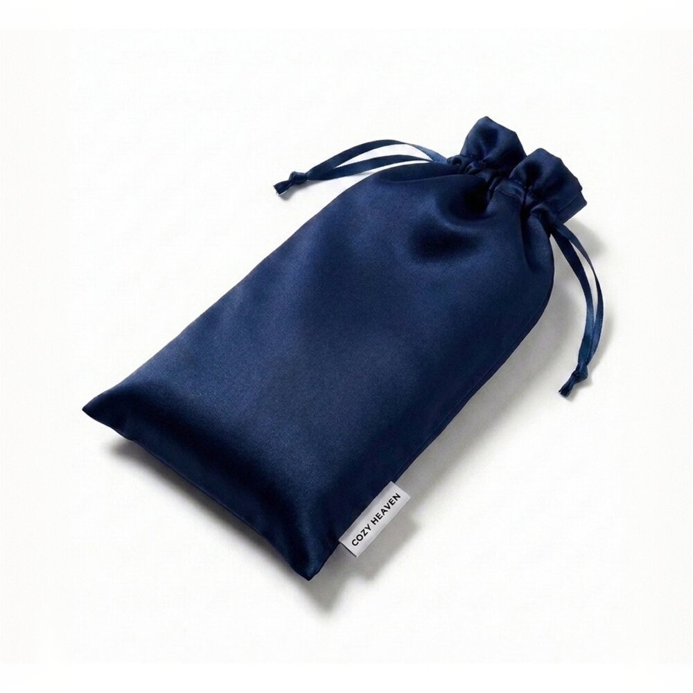 Passende Reisetasche aus Lyocell-Satin in Deep Blue